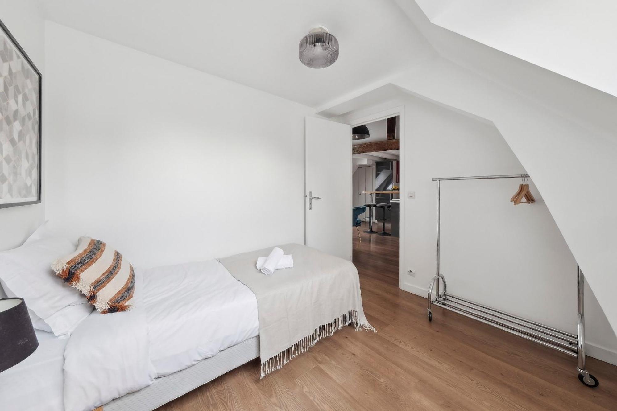 Bnbnova - Latin Quarter & St-andre Des Arts - 3br Parijs